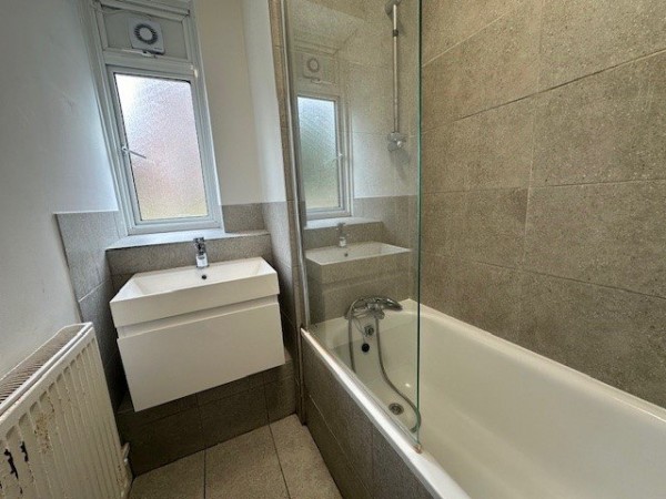 Marshwood House, Kilburn Vale, London - Photo 8